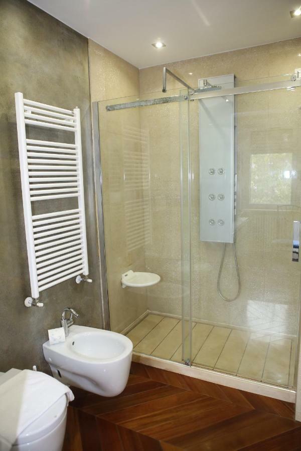 Champagne Rooms Sirmione Exterior photo